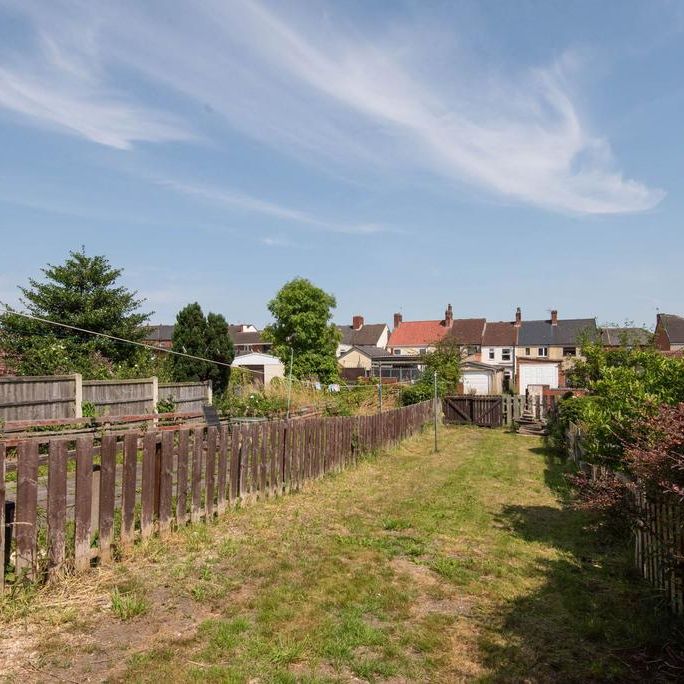 2 bedroom terraced house to rent - Photo 1