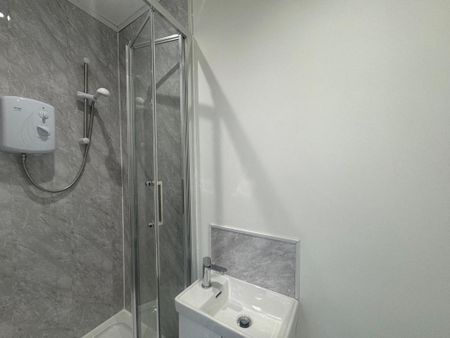 1 bedroom in a house share to rent - Photo 5