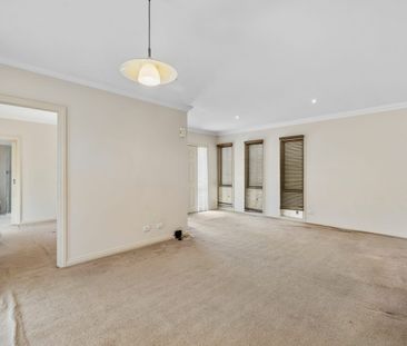 3 Bedrooms + study in Central Glen Waverley - Photo 2
