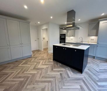 4 bedroom detached house to rent - Photo 4