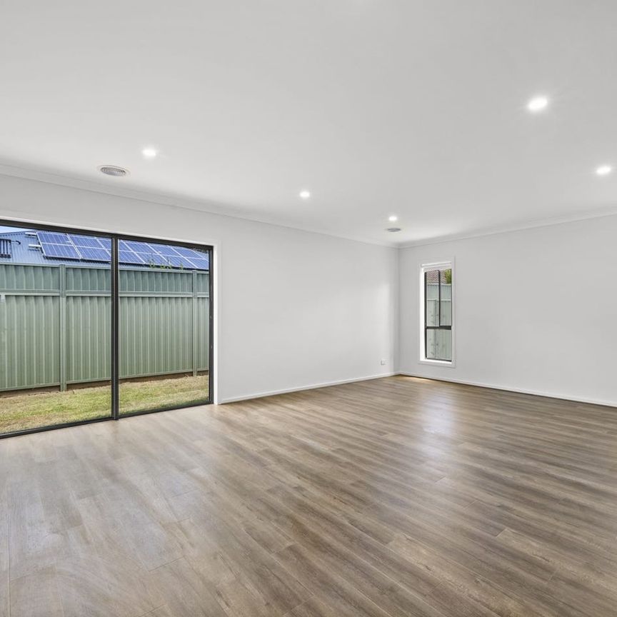 Stylish Miners Rest 4 Bedroom Home - Photo 1