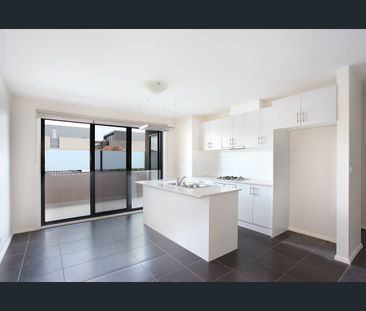 Spacious and desirable location - Photo 5