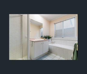 LAKESIDE ESTATE- SPACIOUS 3 BEDROOM HOME - Photo 1