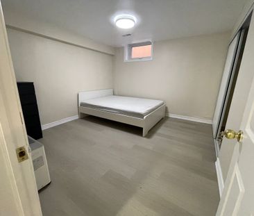 For Lease - 826 Winterton Way, Mississauga, Ontario - Photo 3