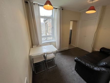 3 Bed Flat, Elmfield Avenue, AB24 - Photo 2