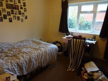 Harlaxton Drive Lenton, Nottingham - Photo 4