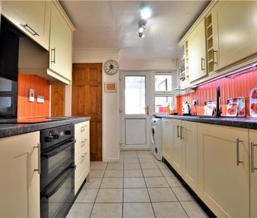 3 bedroom terraced house to rent - Photo 6