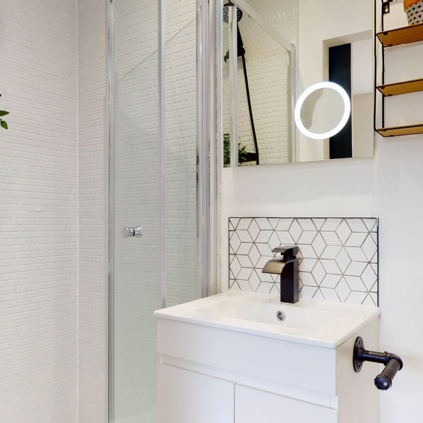 Norwich Road Room 9 - Photo 1