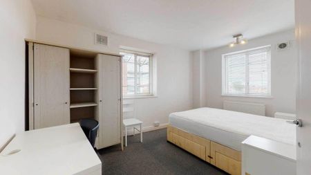 3 bedroom flat to rent - Photo 5