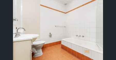 "Conveniently Located Townhouse" - Photo 5