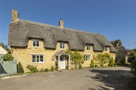 A delightful 5/6 bedroom Grade II listed cottage - Photo 2