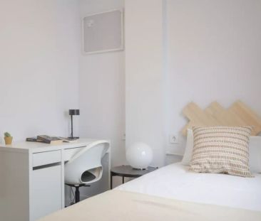Room in a shared 5-bedroom apartment for rent in Pacífico, professionals only - Photo 2