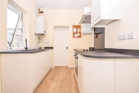 2 bedroom terraced house - Photo 5