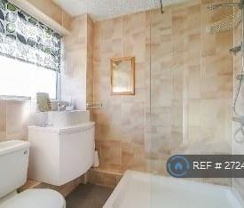 1 bedroom in a house share to rent - Photo 3