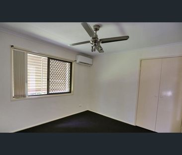 Spacious Family Home - Walking Distance to Shop & Bus - Photo 1