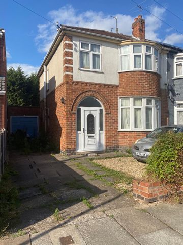 3 bedroom semi-detached house to rent - Photo 2