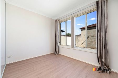 Refreshed 3-Bedroom Villa in Prime Location - Photo 2