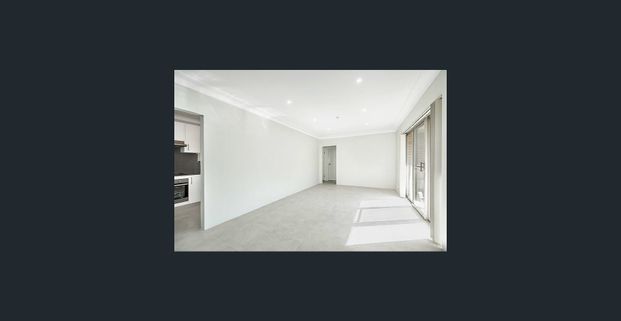 Spacious Sunny Apartment in Ideal Location! - Photo 1