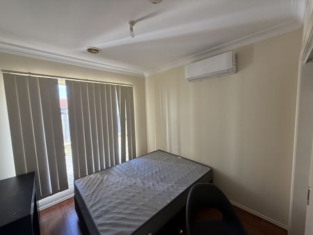 Furnished 1 Bedroom for Rent in Clayton - Photo 2