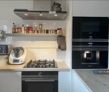 1 bedroom in a flat share to rent - Photo 1