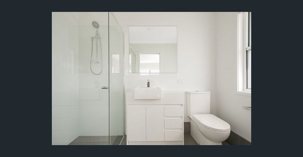 TOWN HOUSE 7 MINUTES FROM THE BEACH - Photo 1