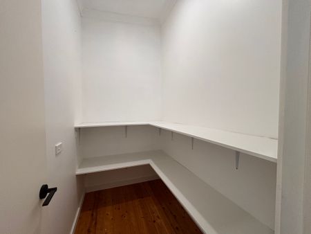 Spacious Retreat - Photo 5