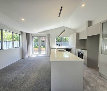 Beautiful Three-Bed, Two-Bath Home in Otumoetai - Otumoetai - Photo 6