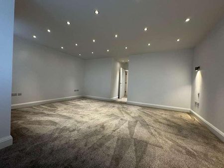 Forest Road, Binfield, Bracknell, RG42 - Photo 2