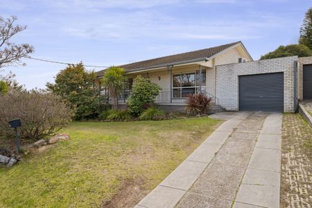 Spacious Home With Large Backyard! - Photo 5