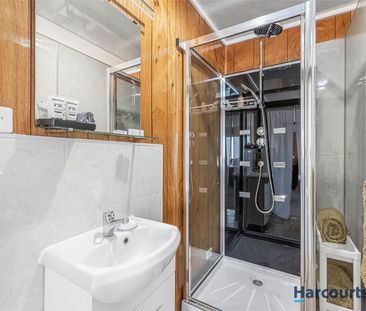 9a Highclere Avenue, Mount Waverley VIC 3149 - Photo 3