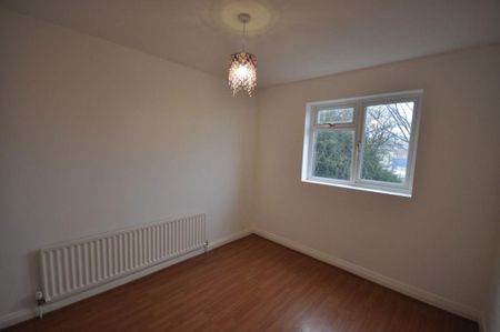 3 bedroom flat to rent - Photo 2