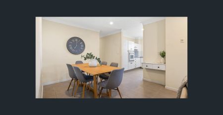 Freshly Painted Top-Floor Apartment With Views - Photo 4