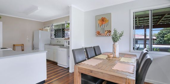 24 Kristen Ct, Redcliffe, Qld 4020 - Photo 2