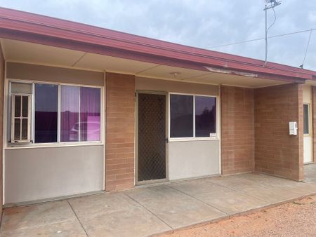 Unit 3&sol;127 Flinders Terrace&comma; Port Augusta - Photo 2