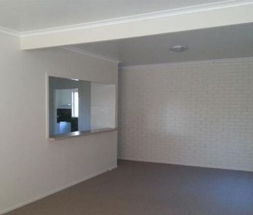 3-Bedroom Home with Spacious Backyard – 26 Askew St - Photo 2