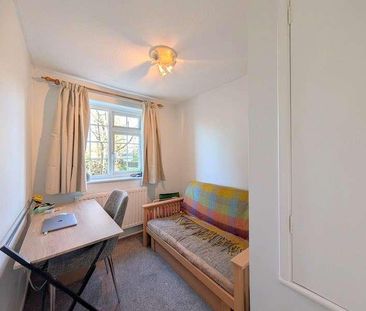 Larksfield, Englefield Green, Egham, TW20 - Photo 6