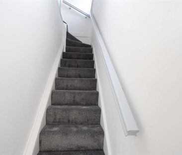 Greenroyd Avenue, Cleckheaton, BD19 - Photo 1