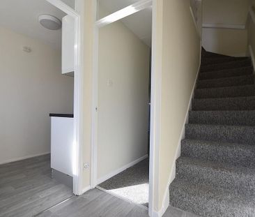 2 bedroom semi-detached house to rent - Photo 2