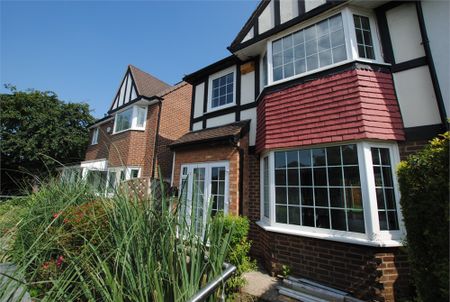 North Road, kent, London - Photo 2