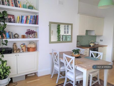 1 bedroom flat to rent - Photo 2