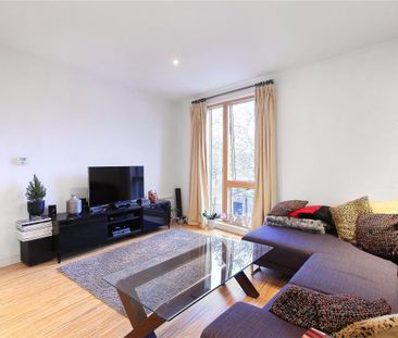 1 bedroom flat in Clapham - Photo 1