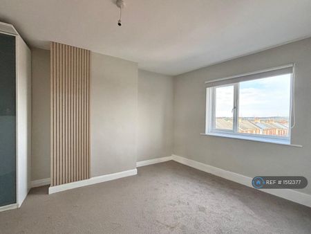 3 bedroom end of terrace house to rent - Photo 4