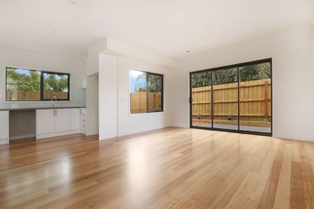 2/12 Mcnamara Street, Preston VIC 3072 - Photo 4