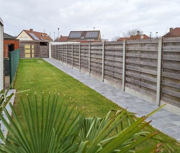 Gerenoveerde rijwoning met drie slaapkamers gelegen in hartje Izegem - Photo 4