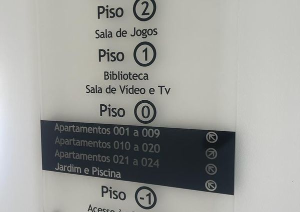 APARTAMENTO T2 REMODELADO - QUINTA BELOURA COM TERRAÇO E PISCINA