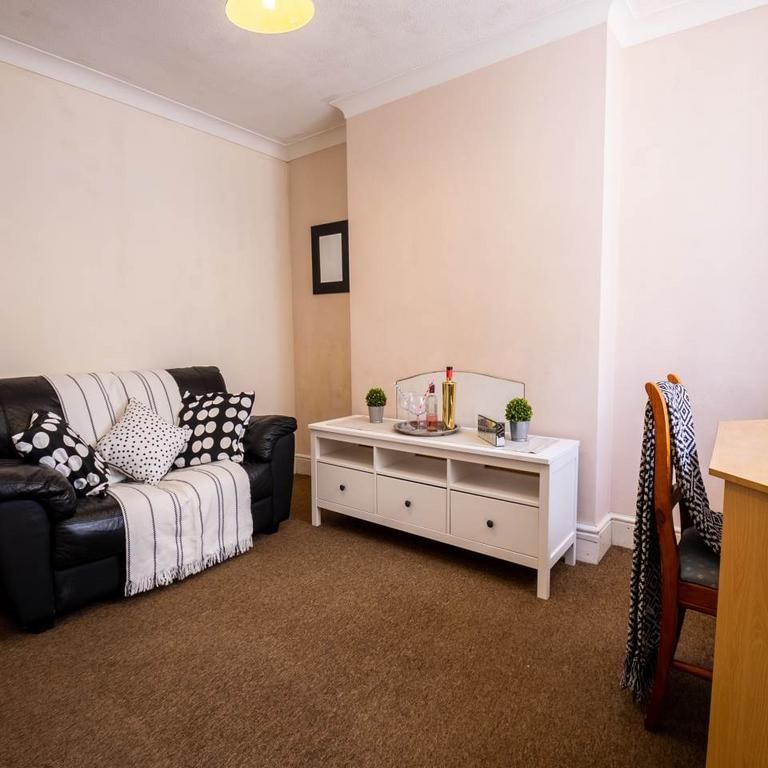 2 bedroom house to rent - Photo 1