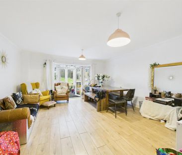 4 bedroom terraced house to rent - Photo 1