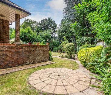 3 bedroom detached bungalow to rent - Photo 1