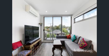 Heading - Contemporary Living with Elevated Views in the Heart of Ivanhoe - Photo 2