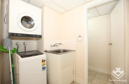 Outstanding Beachside Unit within minutes to the Beach - Photo 4